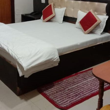 Jaya Palace Hotel By Wb Inn Dhaulpur Exterior photo